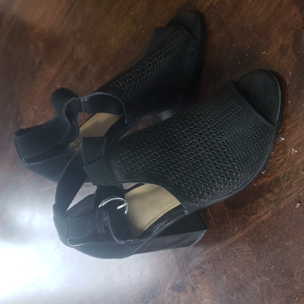 Marc Fishers heels sixe 6